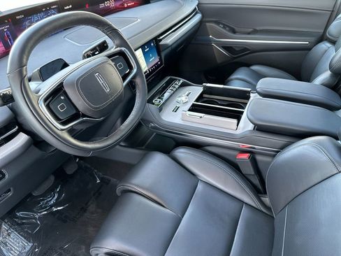 Certified 2025 Lincoln Navigator Reserve AWD/4WD image 9