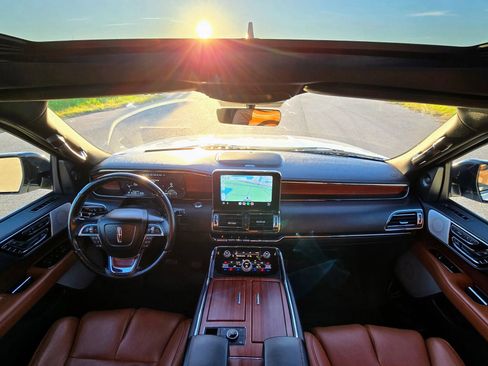 Used 2021 Lincoln Navigator L Reserve w/ Luxury Package image 12