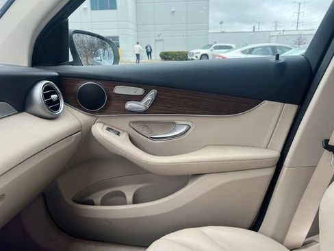 Used 2022 Mercedes-Benz GLC 300 4MATIC image 14