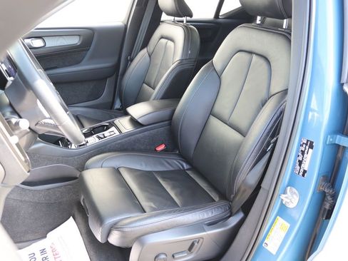 Used 2023 Volvo XC40 B5 Ultimate w/ Protection Package Premier image 4