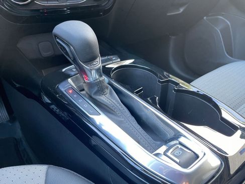 Used 2025 Chevrolet Trax LT image 41