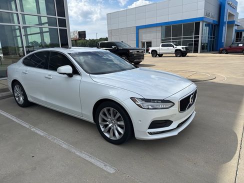 Used 2017 Volvo S90 T6 Momentum w/ Vision Package AWD/4WD image 2