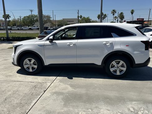 New 2026 Kia Sorento LX FWD image 9