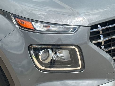 Used 2020 Hyundai Venue SEL w/ Convenience Package FWD image 4