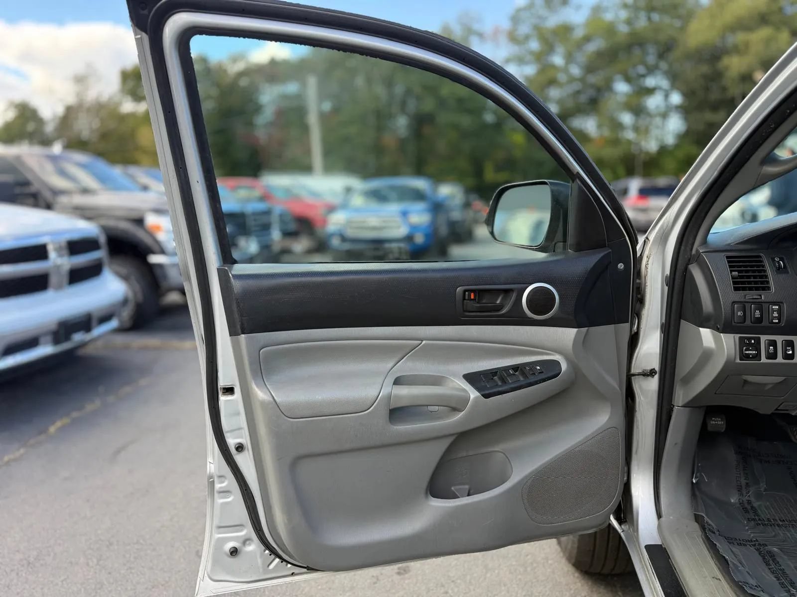 Used 2013 Toyota Tacoma 4x4 Double Cab w/ TRD Off-Road Pkg image 28