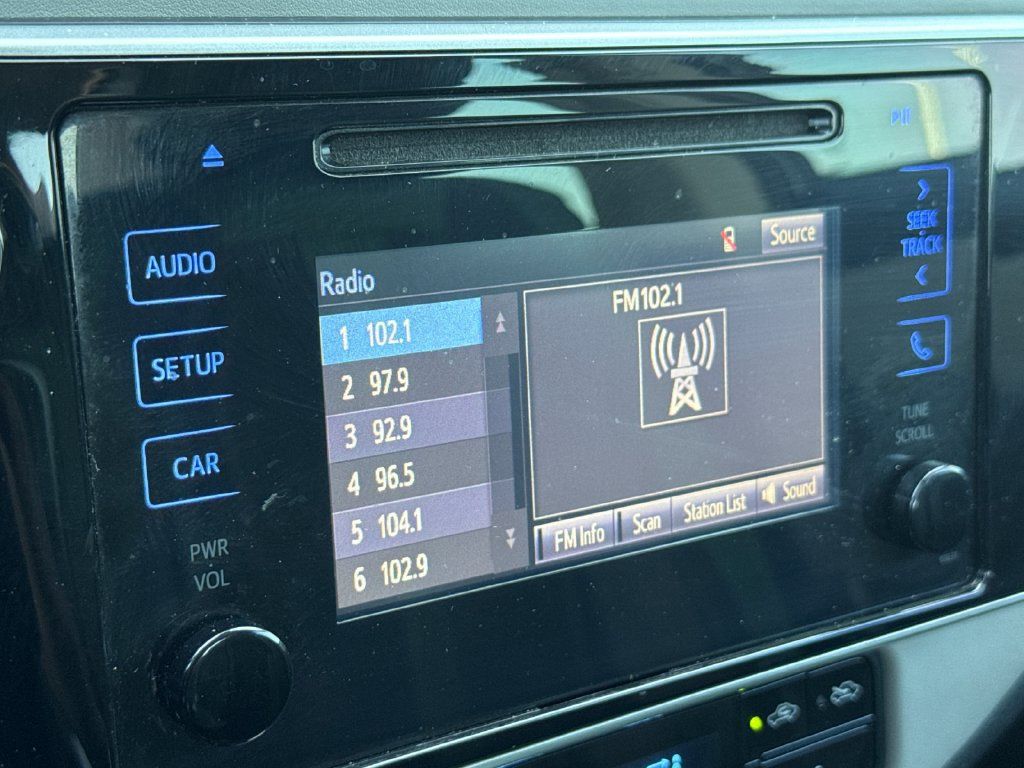 Used 2017 Toyota Corolla LE FWD image 17