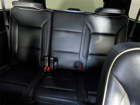 Used 2023 Chevrolet Suburban Premier image 17