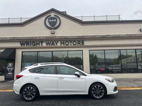 Used 2022 Subaru Impreza 2.0i Limited image 2