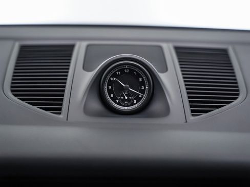 New 2026 Porsche Macan image 21