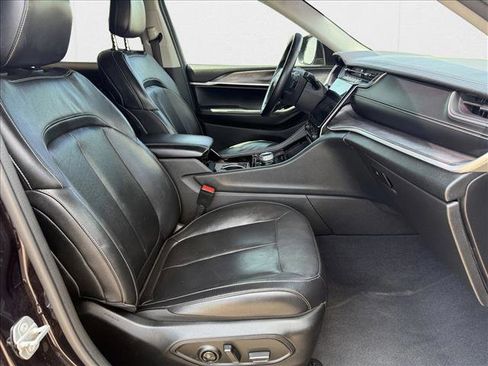 Used 2022 Jeep Grand Cherokee L Limited image 11