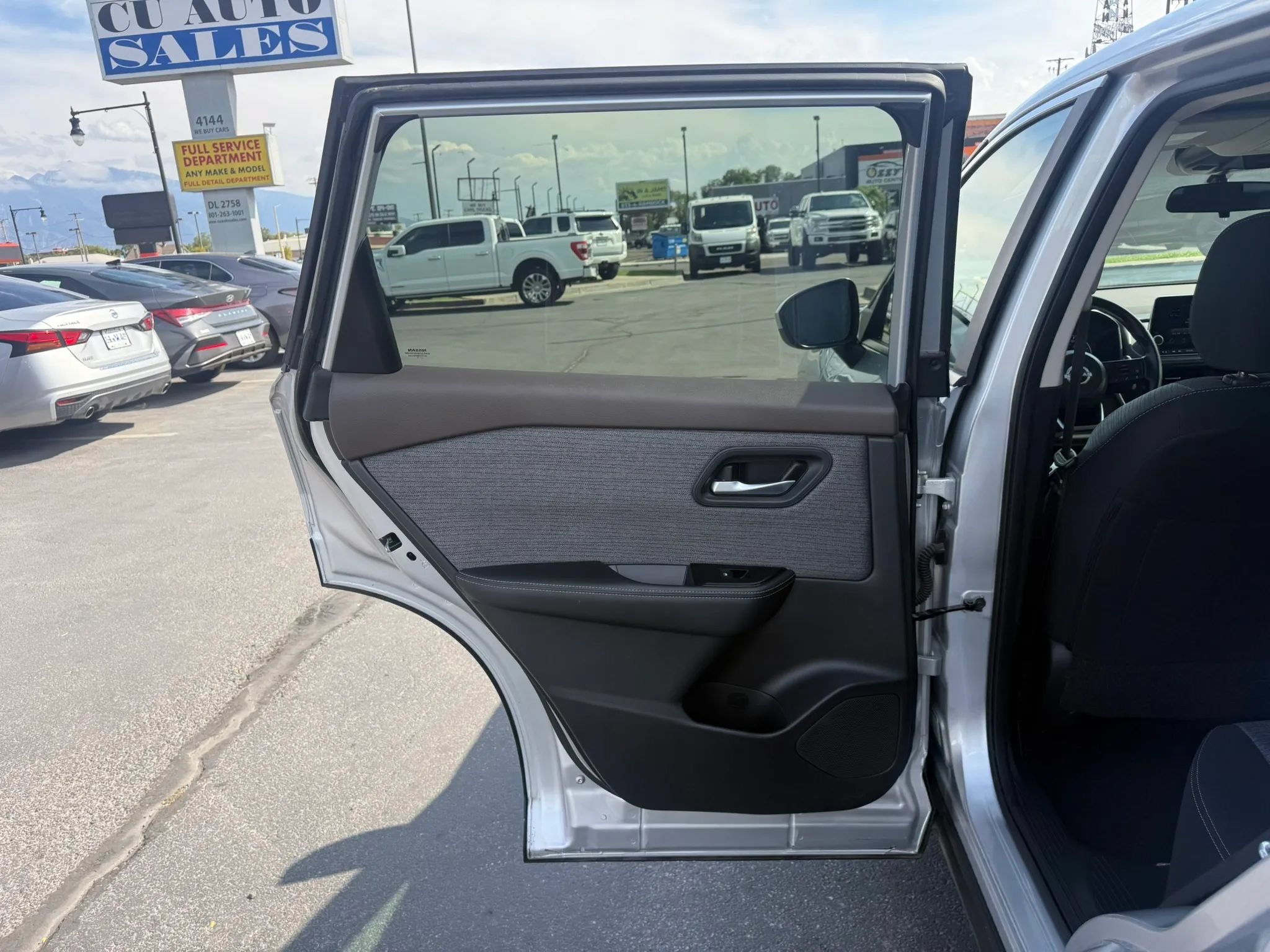 Used 2023 Nissan Rogue SV AWD/4WD image 21
