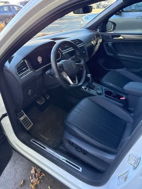 Used 2023 Volkswagen Tiguan SE R-Line AWD/4WD image 10