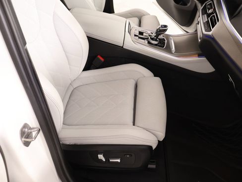 Used 2023 BMW X5 xDrive40i w/ M Sport Package AWD/4WD image 14