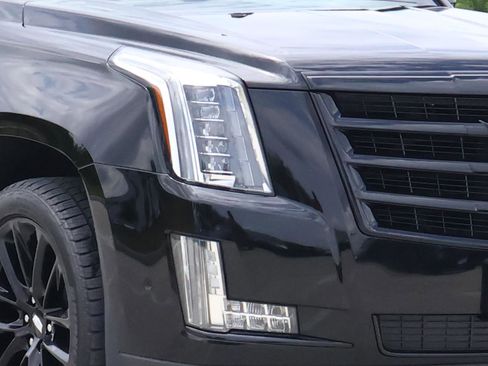 Used 2020 Cadillac Escalade Premium Luxury w/ Escalade Sport Edition RWD image 7