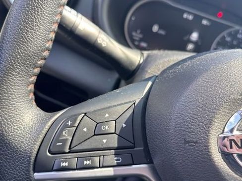 Used 2019 Nissan Kicks SR image 18