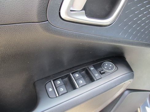 Used 2022 Kia Soul S FWD image 12