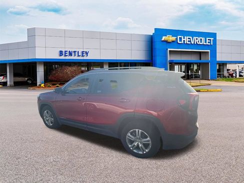 Used 2024 GMC Terrain SLE w/ Driver Convenience Package FWD image 5