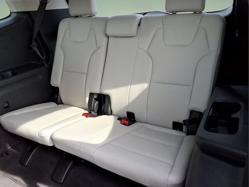 Used 2024 Kia Telluride EX w/ EX Captain's Chair Package FWD image 14