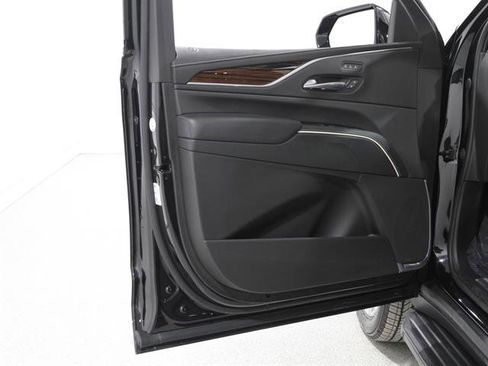 Certified 2023 Cadillac Escalade Premium Luxury image 4