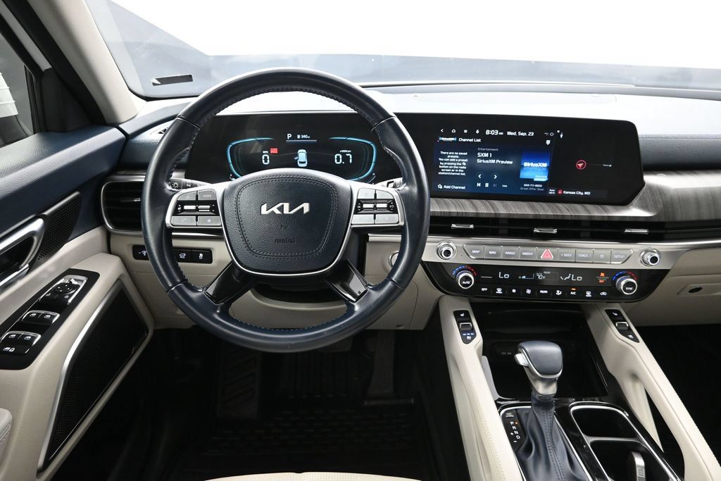 Used 2025 Kia Telluride EX w/ EX Captain's Chair Package FWD image 34
