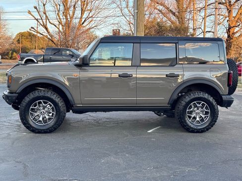 New 2025 Ford Bronco Badlands image 3