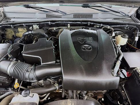 Used 2018 Toyota Tacoma TRD Sport w/ Technology Package AWD/4WD image 13