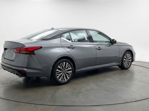 Used 2025 Nissan Altima 2.5 SV image 9