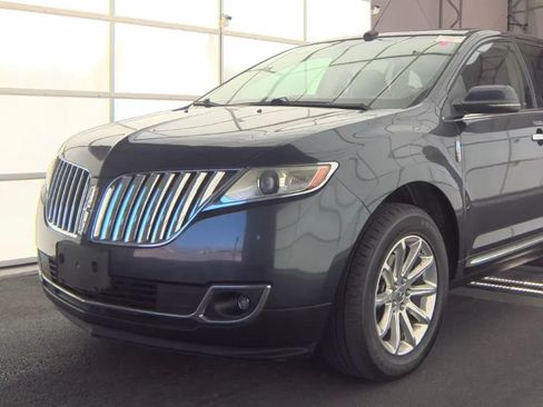 Used 2013 Lincoln MKX FWD image 1