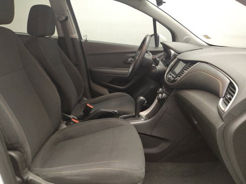 Used 2020 Chevrolet Trax LS w/ Tint and Cruise Package AWD/4WD image 21