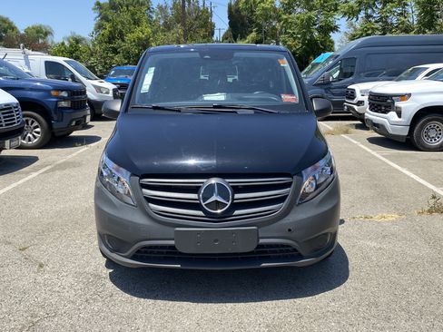 Used 2023 Mercedes-Benz Metris Passenger image 3