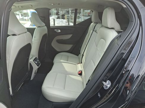 Certified 2023 Volvo XC40 B5 Plus w/ Protection Package Premier image 10