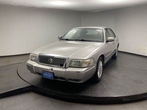 Used 2010 Mercury Grand Marquis LS RWD image 3