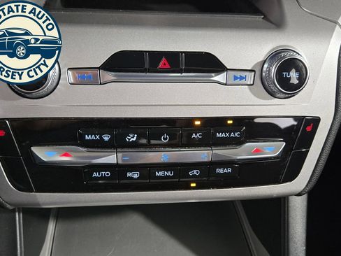 Used 2022 Ford Explorer XLT AWD/4WD image 20