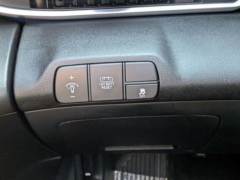 Used 2025 Hyundai Elantra Blue image 18