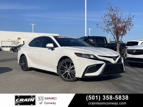 Used 2023 Toyota Camry SE image 1