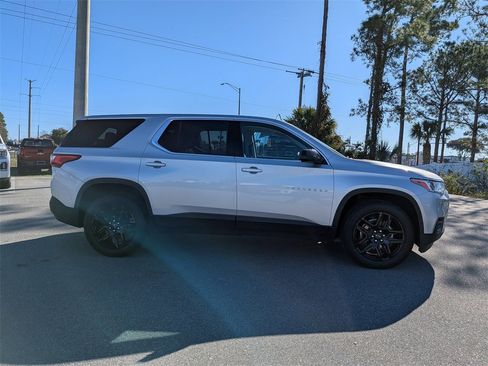 Used 2021 Chevrolet Traverse LS image 2