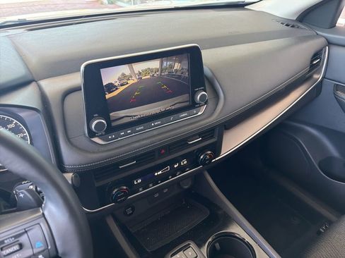Used 2025 Nissan Rogue SV FWD image 17