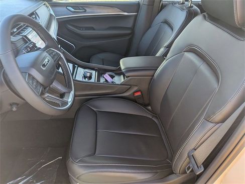 New 2025 Jeep Grand Cherokee Limited w/ Luxury Tech Group II image 12