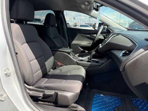 Used 2018 Chevrolet Malibu LT image 11