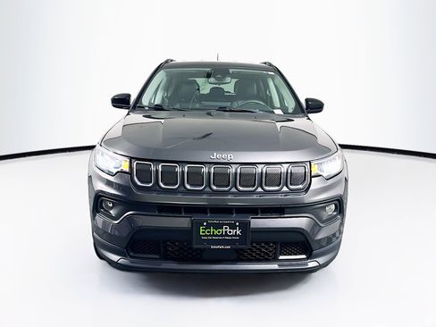 Used 2022 Jeep Compass Latitude AWD/4WD image 2