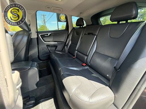 Used 2017 Volvo XC60 T5 Dynamic w/ Preferred Option Package image 14