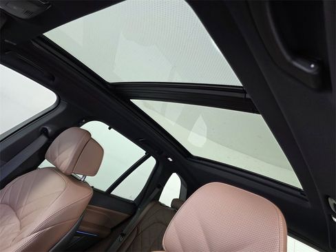 Used 2025 BMW X5 xDrive40i w/ Executive Package image 12