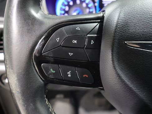 Used 2018 Chrysler Pacifica Touring-L w/ S Appearance Package image 37