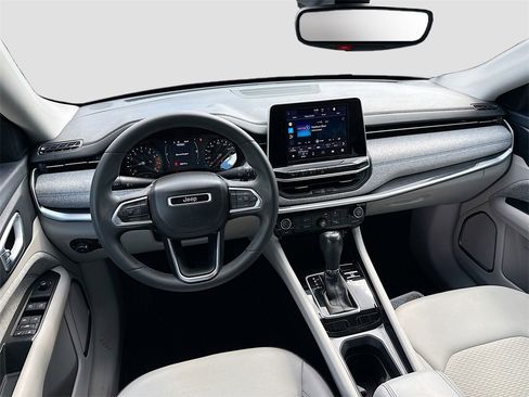 Used 2022 Jeep Compass Latitude image 24