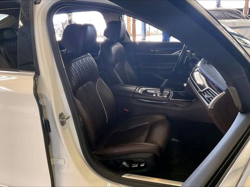 Used 2021 BMW 750i xDrive image 8