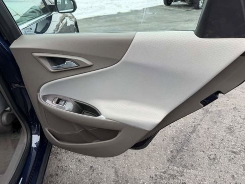 Used 2017 Chevrolet Malibu LT image 17