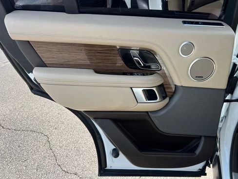 Used 2018 Land Rover Range Rover HSE image 21