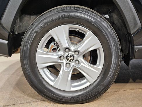 Used 2022 Toyota RAV4 LE AWD/4WD image 17