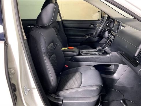 Used 2022 Nissan Pathfinder SV FWD image 10