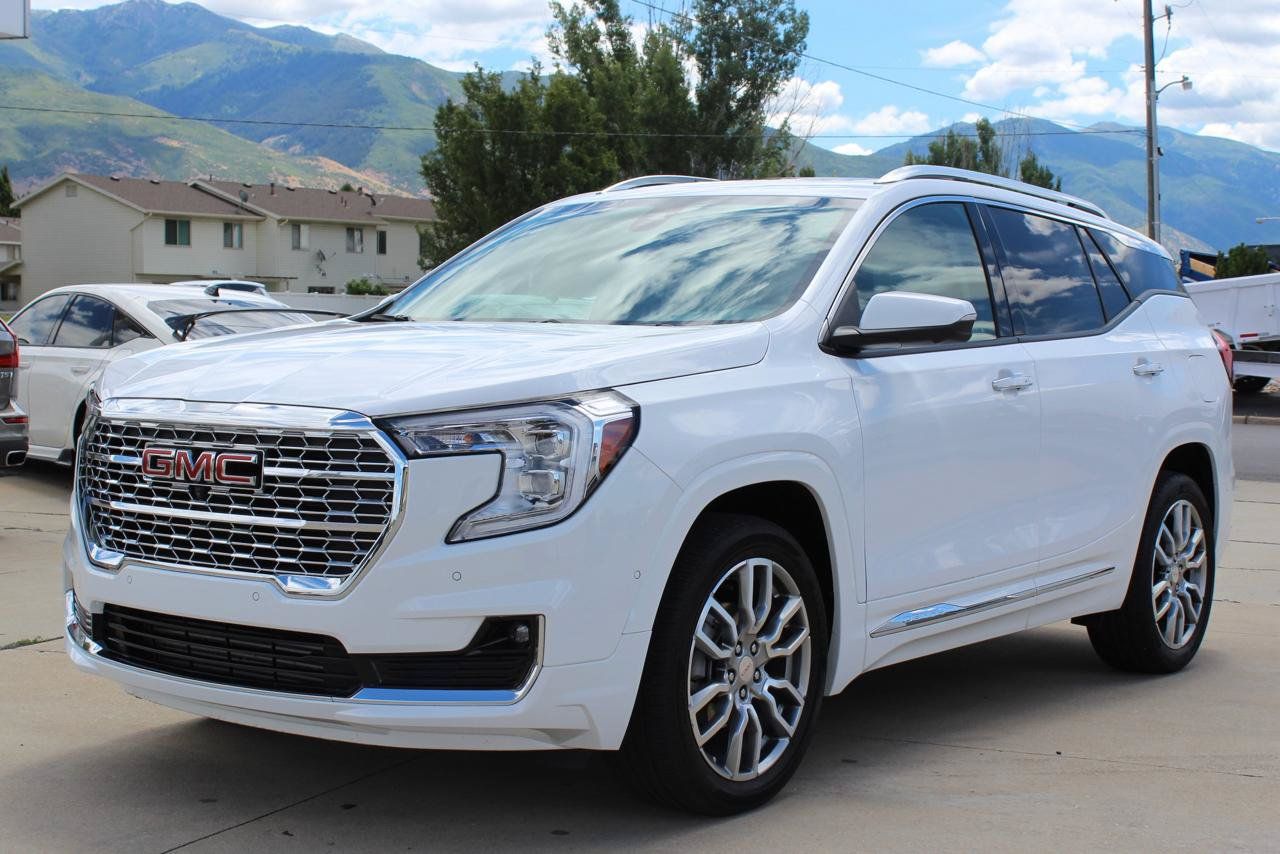 Used 2024 GMC Terrain Denali w/ Denali Premium Package AWD/4WD image 31